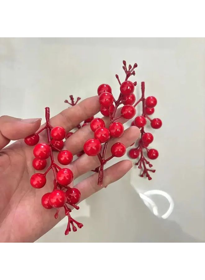 Red 30 قطعة إكليل من التوت البري الصناعي لتزيين عيد الميلاد والشتاء - Image 4